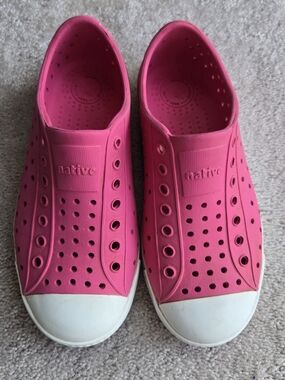 Native Kids Slip-On Sneakers in Bright Pink with White Toe Caps